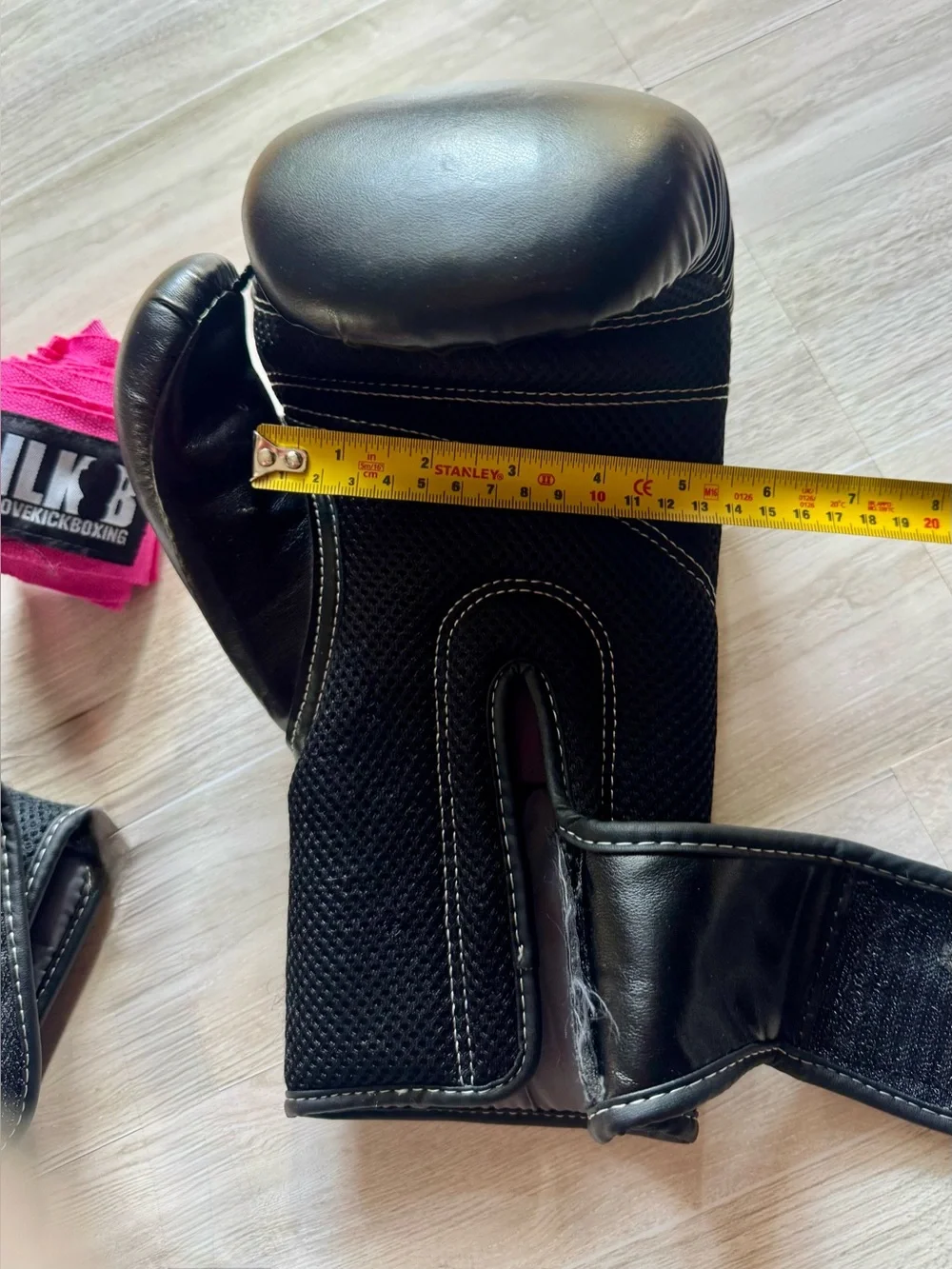🥊 Black Kickboxing Gloves with Pink Hand Wraps - One Size